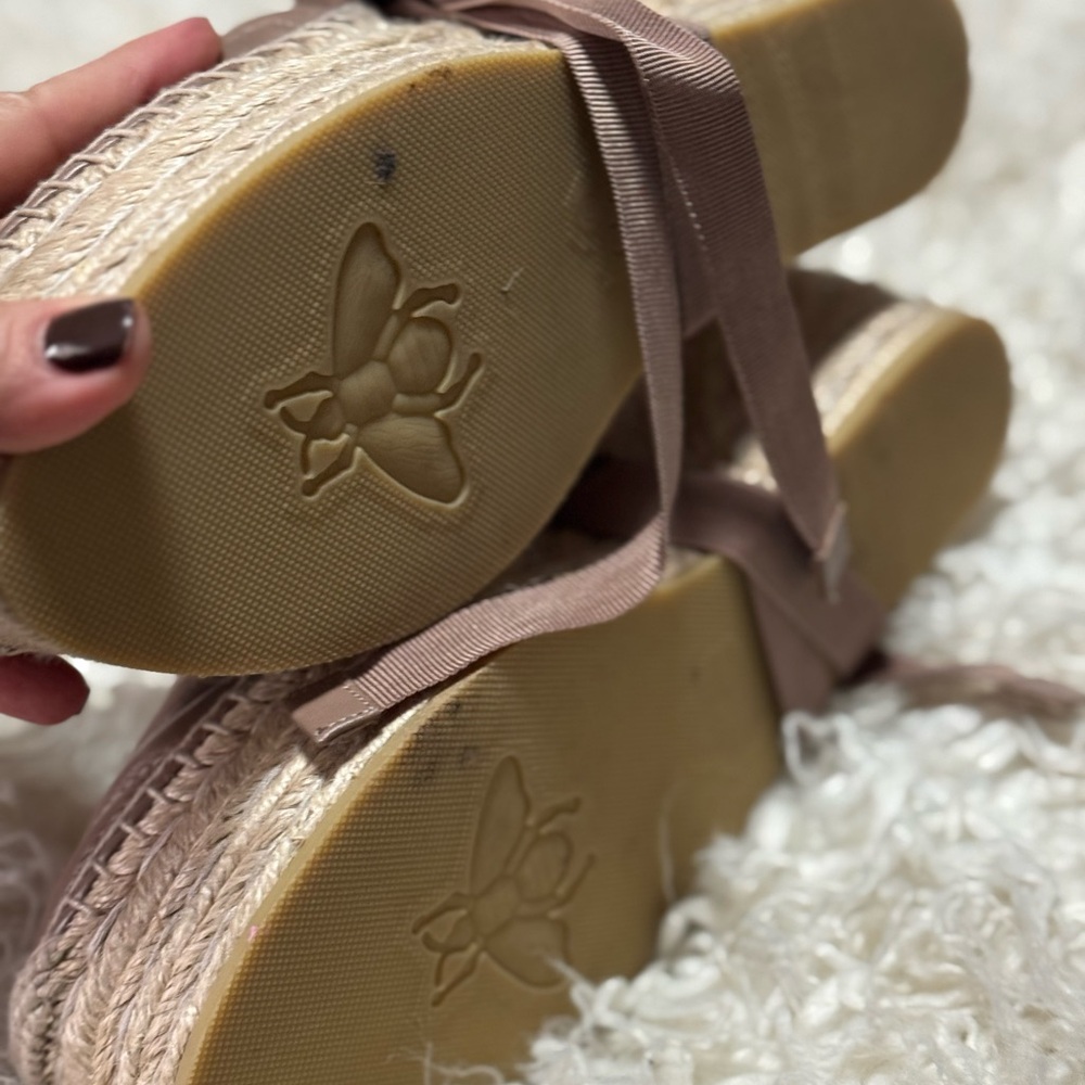 Gucci Tan and Cream Espadrilles Luxurious Style - Picture 3 of 6